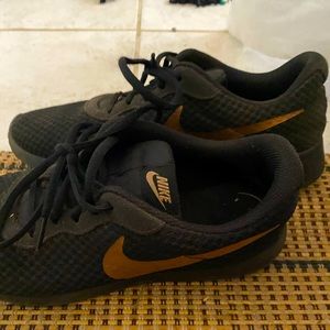 Nike womens shoes size 9.5